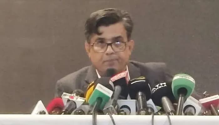 উপদেষ্টারা পতাকাবাহী গাড়িতে শপথ অনুষ্ঠানে যাবেন, পতাকা ছাড়া ফিরবেন