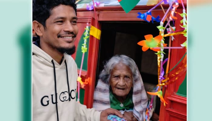 Thumbnail for পালকিতে চরে ভোট দিলেন ১০২ বছরের বৃদ্ধা