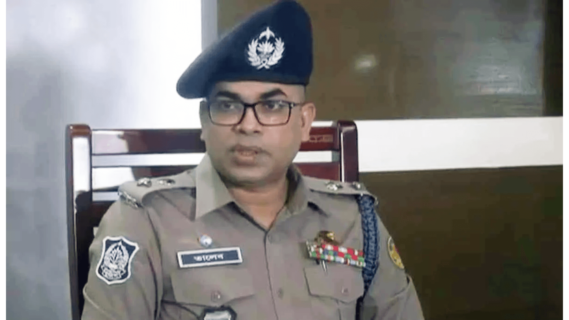 Thumbnail for হাদির হামলাকারীরা ভারতে পালিয়েছেন কি না, সে বিষয়ে কোনো তথ্য নেই: ডিএমপি