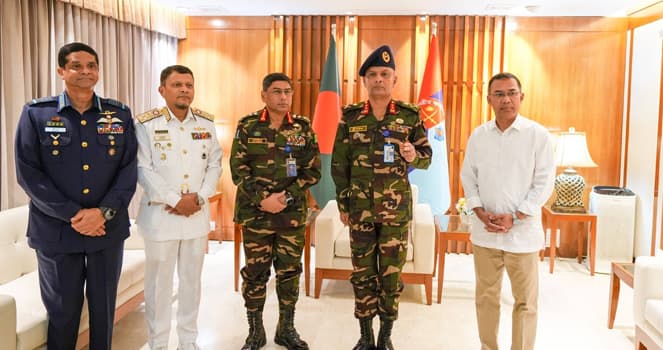 প্রথমবারের মতো সশস্ত্র বাহিনী বিভাগে অফিস করলেন প্রধানমন্ত্রী তারেক রহমান