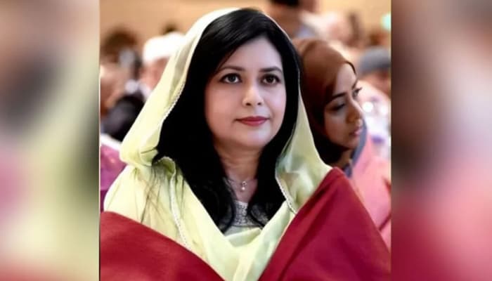 খালেদা জিয়াকে দেখতে হাসপাতালে জোবাইদা রহমান