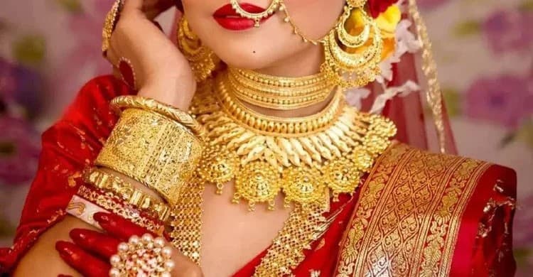 Thumbnail for দুই দিনে সোনার দাম ভরিতে কমলো প্রায় ৩০ হাজার টাকা