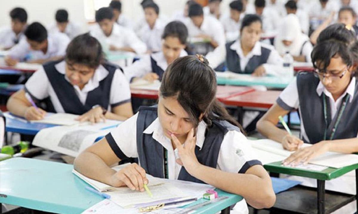 Thumbnail for কাটল অনিশ্চয়তা: এসএসসি ও এইচএসসি পরীক্ষার সম্ভাব্য তারিখ ঘোষণা করল শিক্ষা বোর্ড