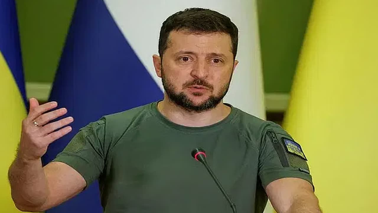 Thumbnail for পুতিনের হাত ধরেই শুরু হয়েছে তৃতীয় বিশ্বযুদ্ধ : জেলেনস্কি