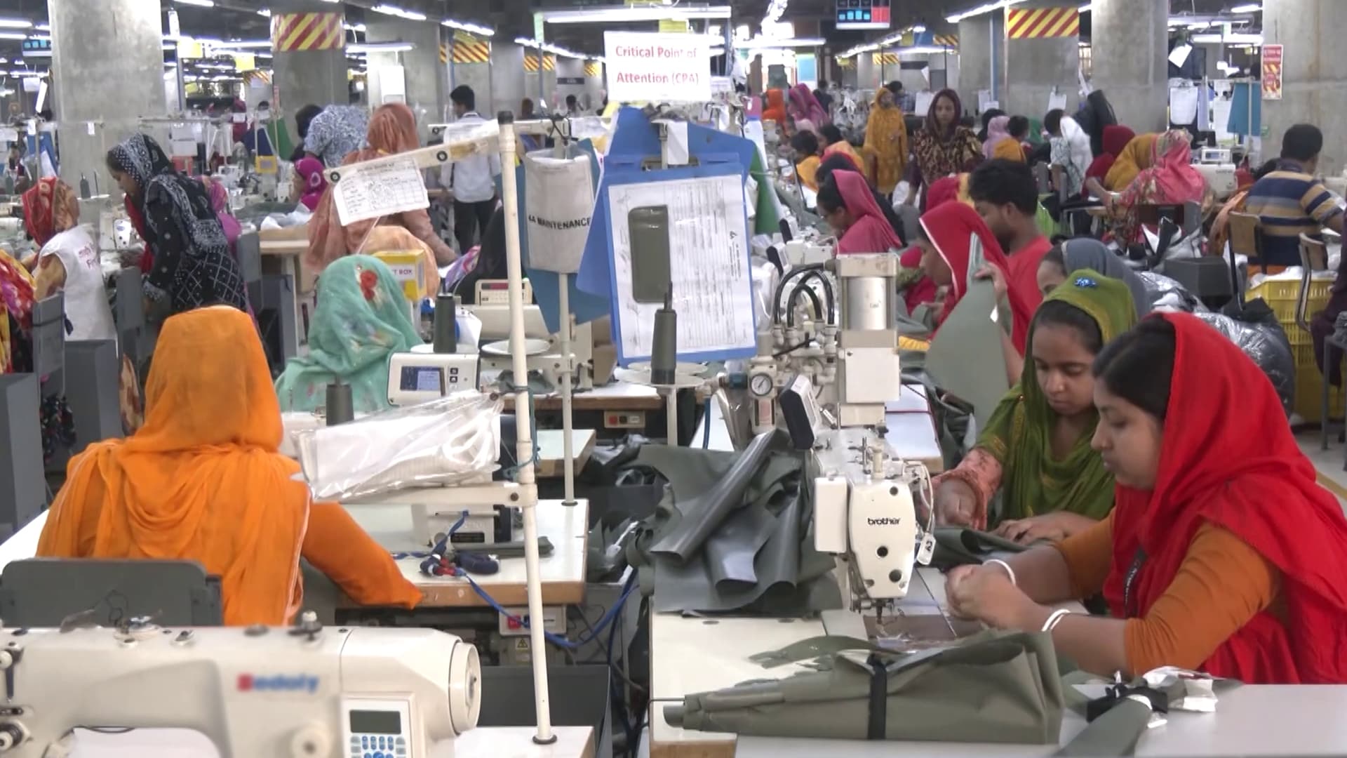 বহুমুখী চ্যালেঞ্জের মুখে বাংলাদেশের পোশাকশিল্প