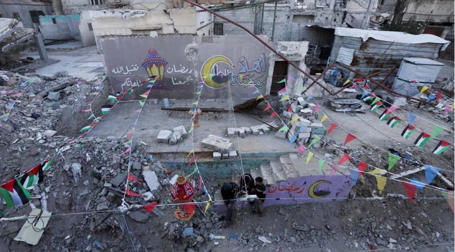 গাজার ধ্বংসাবশেষের মাঝেও রমজানের আবহাওয়া