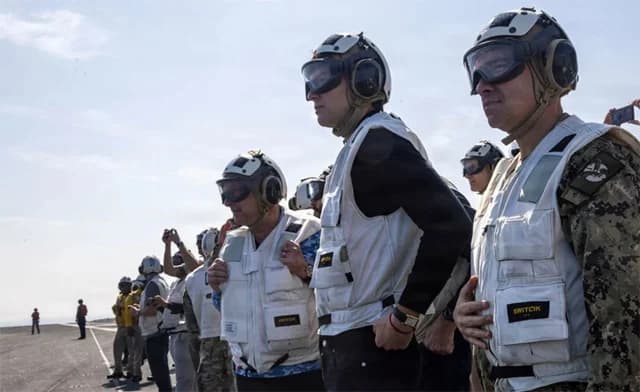 মধ্যপ্রাচ্যে রণতরী পরিদর্শনে ট্রাম্পের উইটকফ