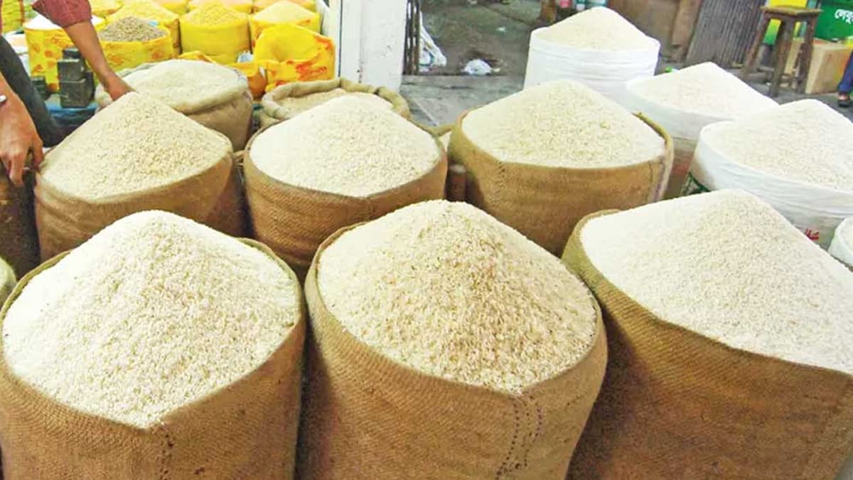 Thumbnail for চালের বাজারে নতুন অস্বস্তি: কেজিতে ৩-৫ টাকা পর্যন্ত বাড়ল দাম