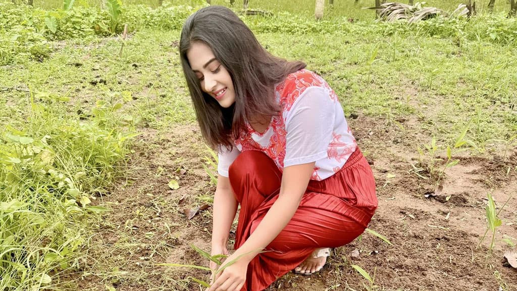 সিনেমা ছেড়ে কৃষক হতে চান বুবলী