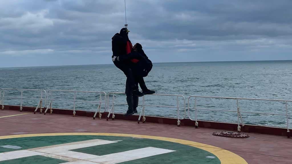 Thumbnail for ড্রোন হামলায় ক্ষতিগ্রস্ত 'এমটি কায়রোস' থেকে বাংলাদেশি নাবিক উদ্ধার