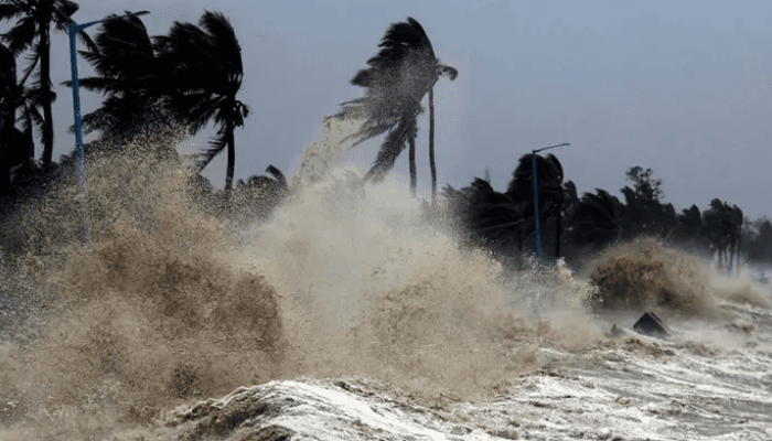 Thumbnail for সাগরে সৃষ্ট লঘুচাপ: উপকূলীয় অঞ্চলে ৬০ কিলোমিটার বেগে ঝড়ের শঙ্কা