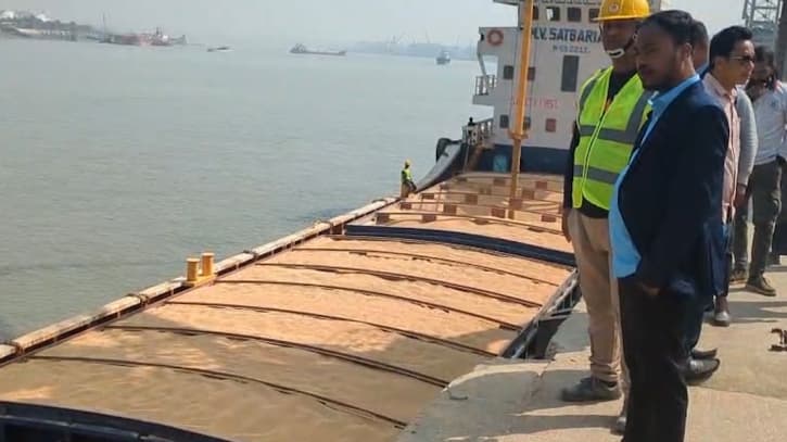 Thumbnail for যুক্তরাষ্ট্র থেকে ৬০ হাজার মেট্রিক টন গম এলো চট্টগ্রাম বন্দরে