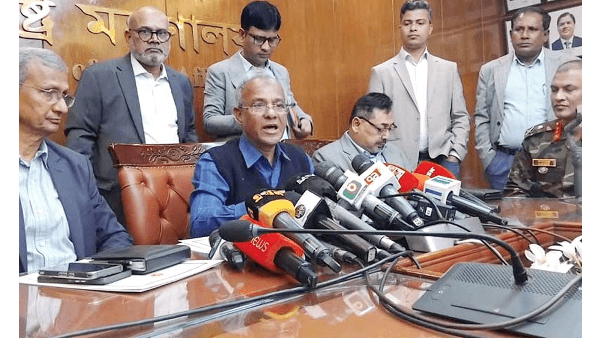 Thumbnail for হাদির হামলাকারীদের ধরিয়ে দিলে ৫০ লাখ টাকা পুরস্কার ঘোষণা