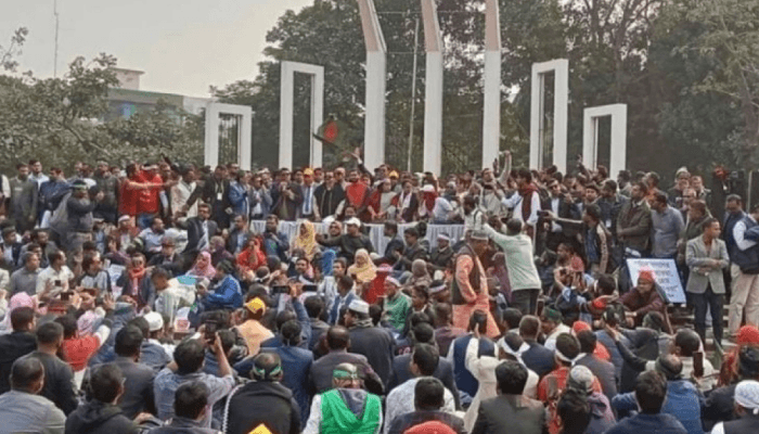 Thumbnail for প্রাথমিকের শিক্ষকরা দুই উপদেষ্টার পদত্যাগে্র দাবিতে শহীদ মিনারে