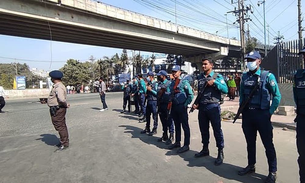 Thumbnail for এনসিটি ইজারা বাতিলের দাবিতে উত্তাল চট্টগ্রাম বন্দর: মঙ্গলবার ২৪ ঘণ্টার কর্মবিরতি ঘোষণা