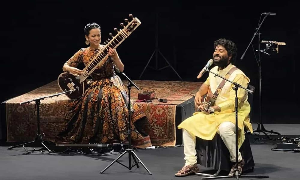 Thumbnail for সুরের জাদু থেকে সিনেমার নির্মাণে: কলকাতায় দর্শকদের মাতালেন অরিজিৎ