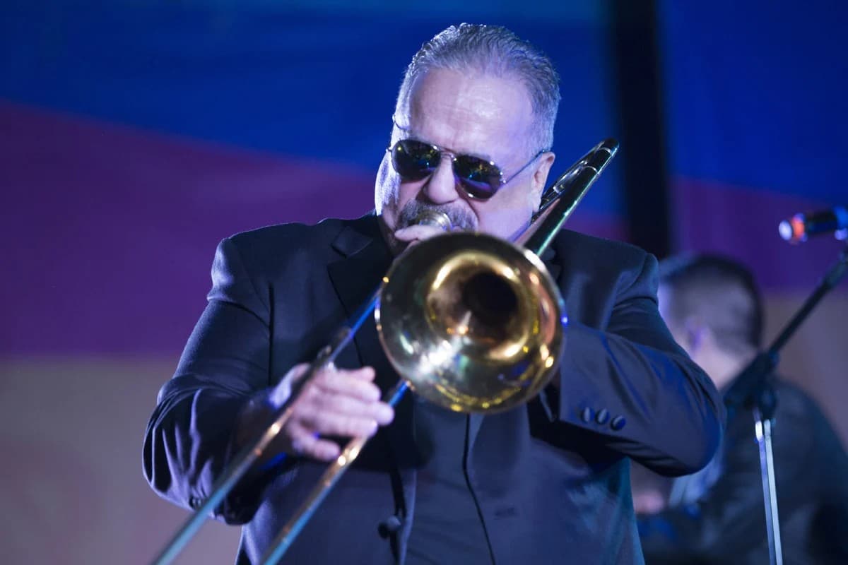 Thumbnail for সালসা সংগীতের প্রবাদপুরুষ উইলি কোলন আর নেই