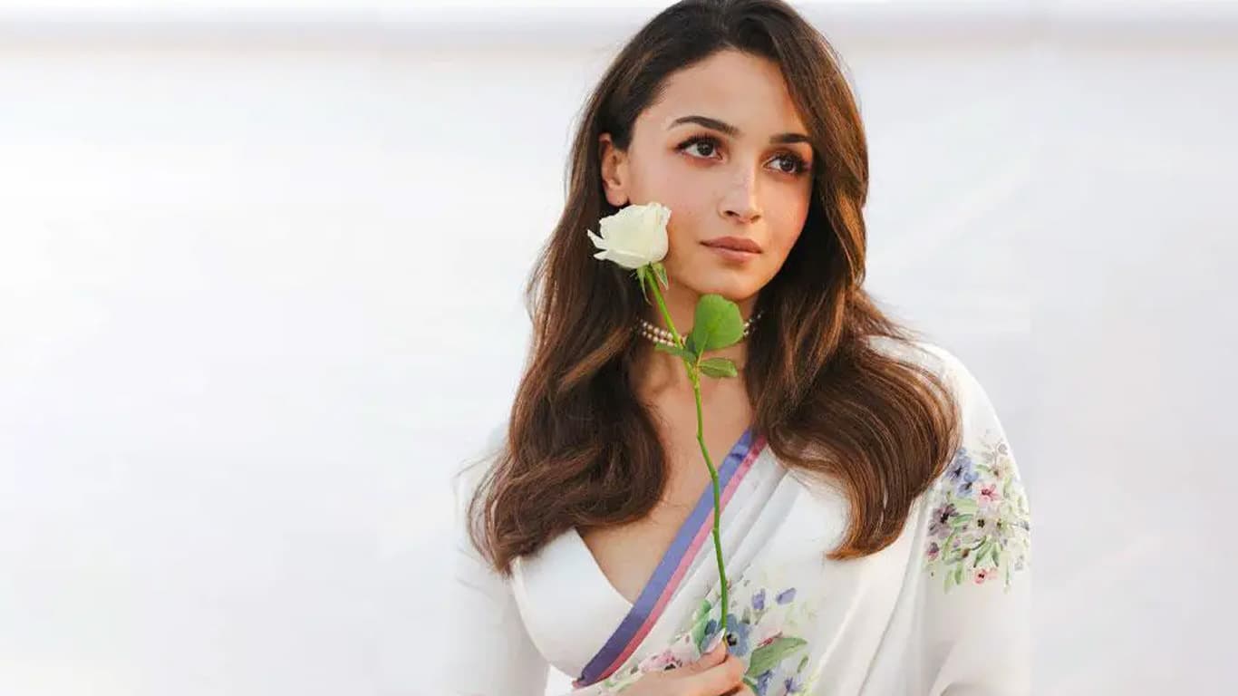 Thumbnail for সোশ্যাল মিডিয়া ছাড়ার ইঙ্গিত দিলেন আলিয়া ভাট