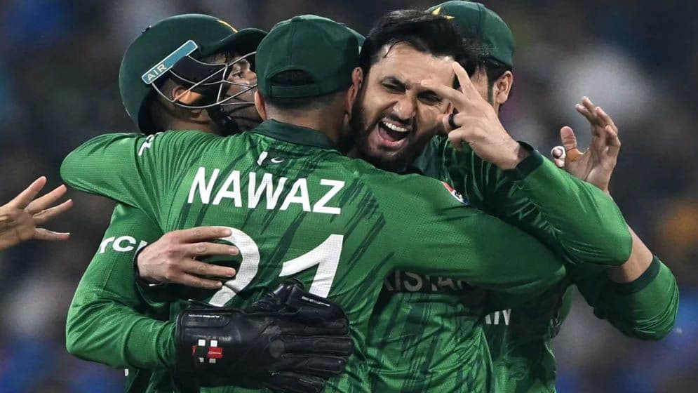 Thumbnail for সুপার এইটে পাকিস্তান: নামিবিয়াকে উড়িয়ে শিরোপায় চোখ শাদাবদের