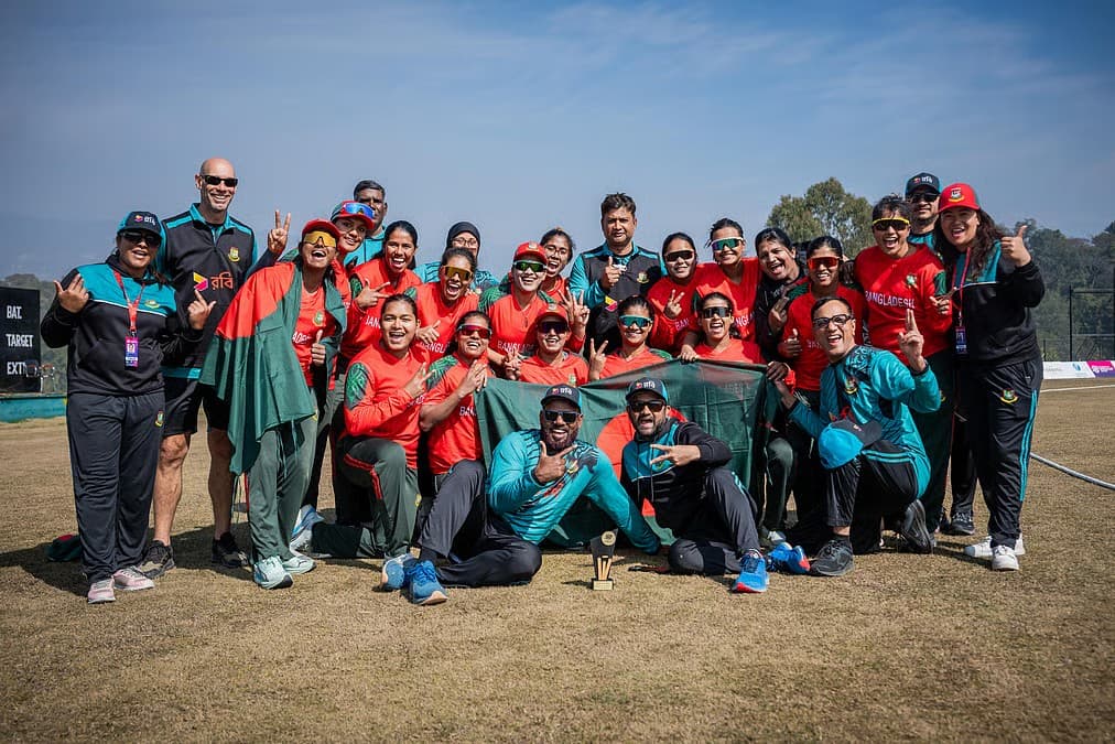 Thumbnail for অপরাজিত চ্যাম্পিয়ন হয়েই ইংল্যান্ড বিশ্বকাপে নিগার-বাহিনী