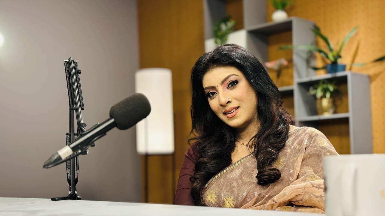 Thumbnail for ভুয়া ফেসবুক অ্যাকাউন্টে অতিষ্ঠ সাদিয়া ইসলাম মৌ: নিলেন আইনি ব্যবস্থা