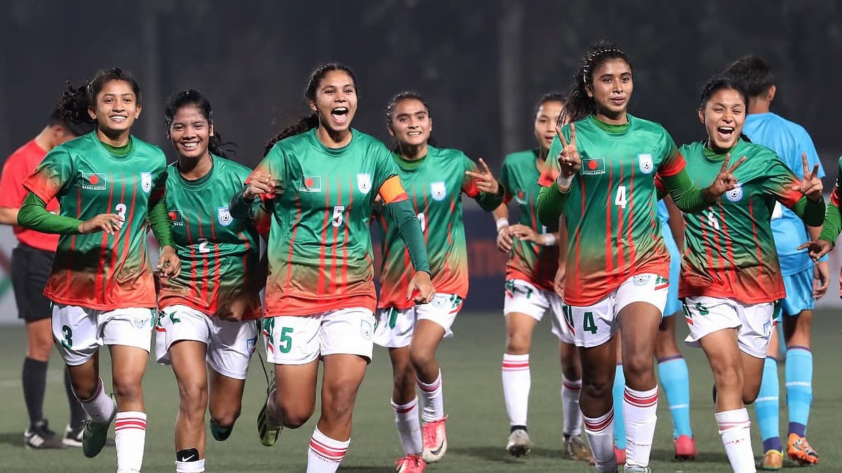 Thumbnail for এশিয়ান কাপে রূপনা-শিউলিদের সামনে ‘গোলবন্যা’ ঠেকানোর কঠিন চ্যালেঞ্জ