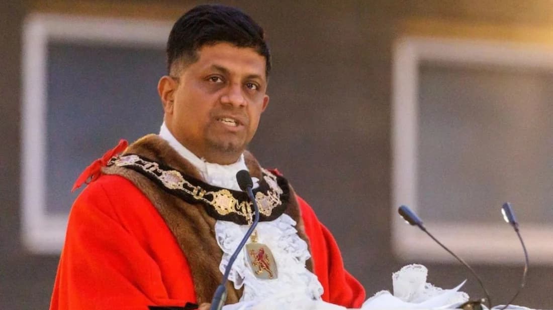 Thumbnail for জালিয়াতি করে ৪১ বাংলাদেশি স্বজনকে ভিসা দিয়েছেন লন্ডন মেয়র