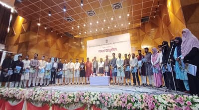 Thumbnail for হট্টগোল শেষে শপথ নিলেন চাকসুর নির্বাচিত প্রতিনিধিরা