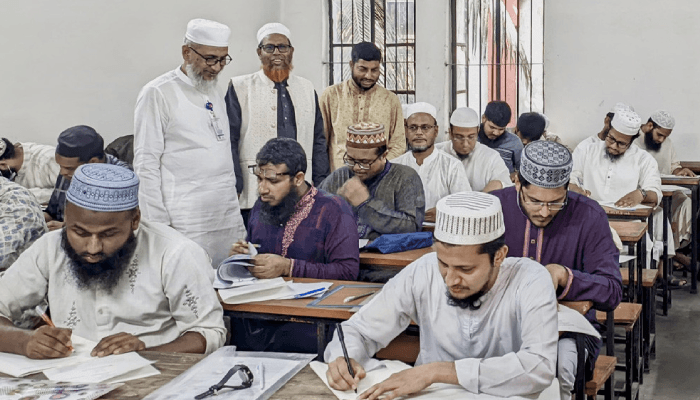 Thumbnail for ইসলামি আরবি বিশ্ববিদ্যালয়ের অধীনে সারা দেশে ফাজিল পরীক্ষা শুরু